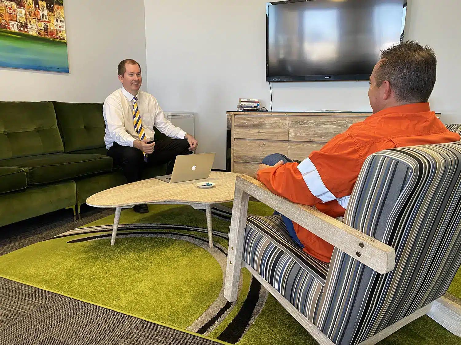 A client looking to save money through debt consolidation talks to the leading Perth mortgage broker in Victoria Park